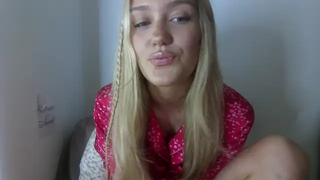 Snapshot of misslaylaV chatting on May 30, 2026, 8:25 pm misslaylaV online show from May 30, 2026, 8:25 pm