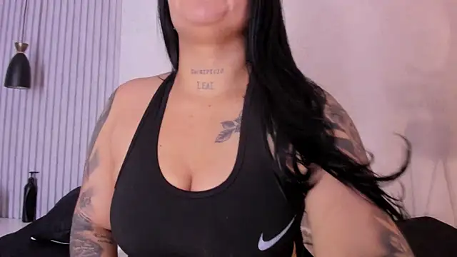 ManuelaMontes  online show from April 6, 2026, 11:33 am