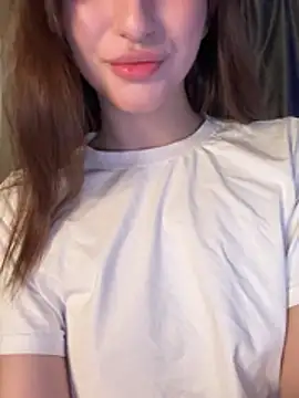 LunarQueenn online show from April 3, 2026, 8:48 pm