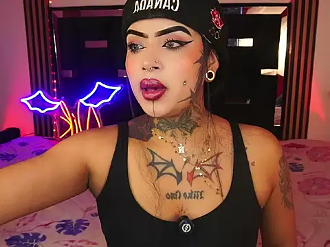 LauriInk1 online show from April 16, 2026, 9:39 pm