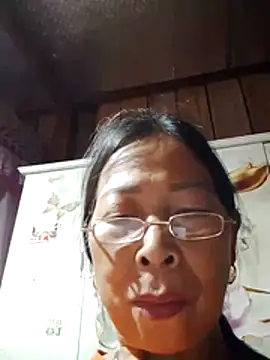 Snapshot of Sky-rain98 chatting on April 4, 2026, 8:37 pm Sky-rain98 online show from April 4, 2026, 8:37 pm