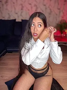 Lunaliaa  online show from March 19, 2026, 5:29 am