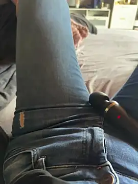 aleexii s online show from April 9, 2026, 1:50 pm