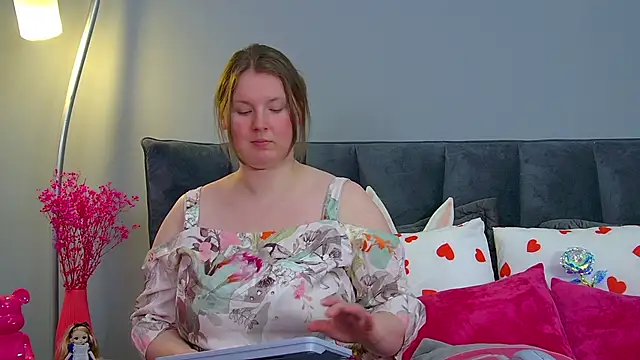 MelodyMoores online show from April 18, 2026, 8:05 am