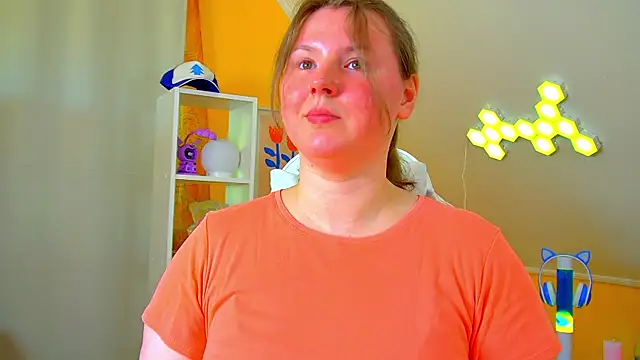 Snapshot of MelodyMoores chatting on June 22, 2026, 6:32 am MelodyMoores online show from June 22, 2026, 6:32 am