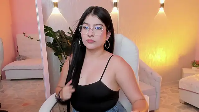 HannaLee333 online show from March 4, 2026, 9:00 pm