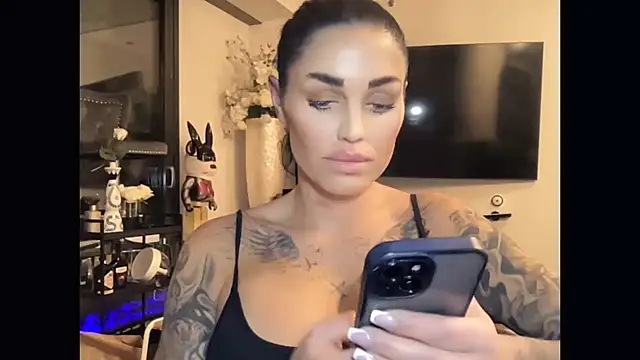 Snapshot of AMBER_HARD chatting on May 2, 2026, 8:25 pm AMBER HARD online show from May 2, 2026, 8:25 pm