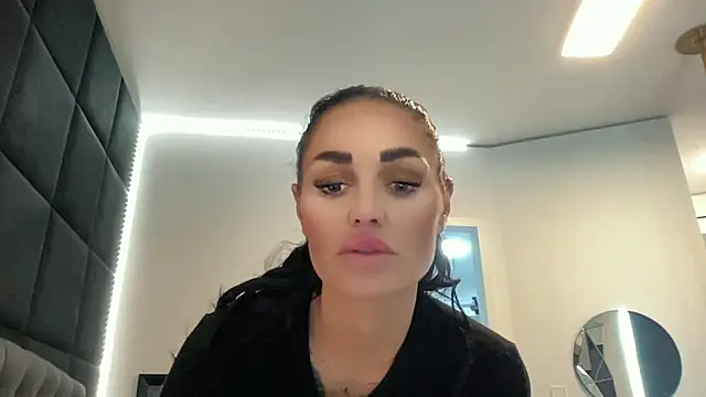 Snapshot of AMBER_HARD chatting on April 17, 2026, 3:48 pm AMBER HARD online show from April 17, 2026, 3:48 pm