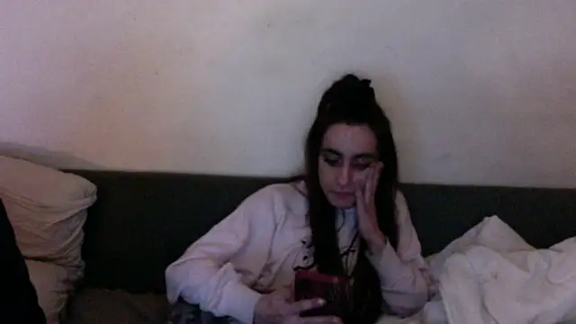 chiara-mario online show from April 4, 2026, 4:08 am