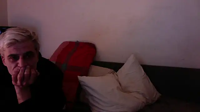 chiara-mario online show from April 3, 2026, 4:02 pm