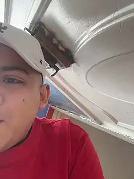 Snapshot of OliverTabordaa chatting on April 20, 2026, 5:03 pm OliverTabordaa online show from April 20, 2026, 5:03 pm