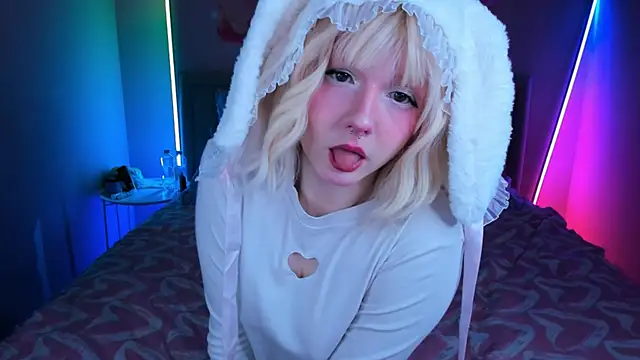 EvaforHIM online show from April 3, 2026, 10:38 pm