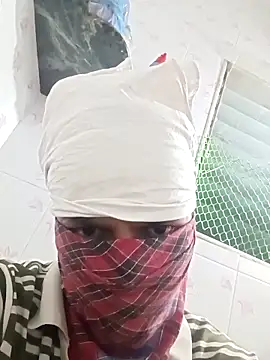 Hunter 372 online show from April 14, 2026, 5:29 pm