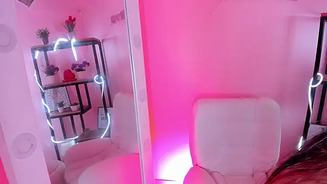 Snapshot of Nami_Velle chatting on April 15, 2026, 1:37 pm Nami Velle online show from April 15, 2026, 1:37 pm