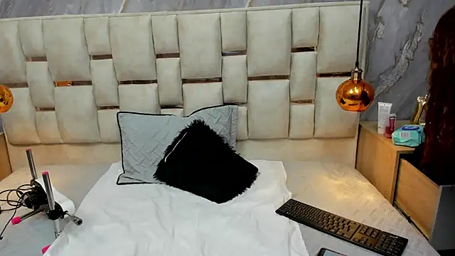 Milf Drip online show from May 14, 2026, 12:46 pm