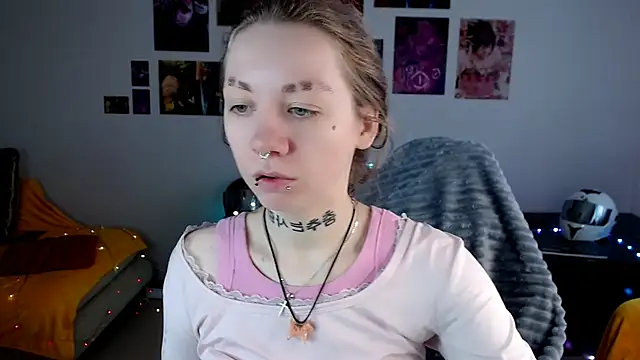 Nica Kawaii online show from April 17, 2026, 9:23 am