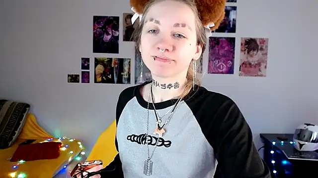 Nica Kawaii online show from April 18, 2026, 10:28 am