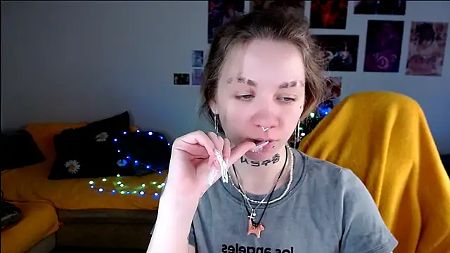 Snapshot of Nica_Kawaii chatting on May 11, 2026, 5:31 am Nica Kawaii online show from May 11, 2026, 5:31 am