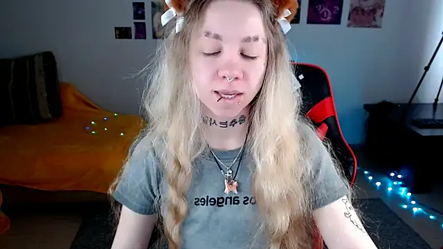 Snapshot of Nica_Kawaii chatting on April 28, 2026, 7:35 am Nica Kawaii online show from April 28, 2026, 7:35 am