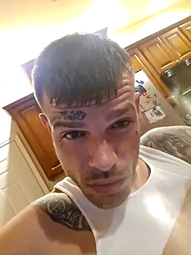 Snapshot of CrystalNBubba chatting on March 5, 2026, 4:31 am CrystalNBubba online show from March 5, 2026, 4:31 am