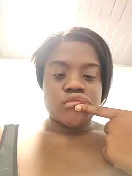 Snapshot of YourLiaa_ chatting on May 4, 2026, 12:36 am YourLiaa online show from May 4, 2026, 12:36 am