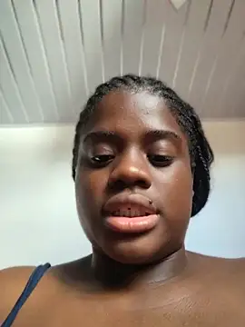 Snapshot of YourLiaa_ chatting on May 20, 2026, 8:06 pm YourLiaa online show from May 20, 2026, 8:06 pm