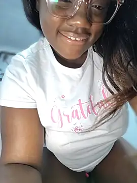 Snapshot of YourLiaa_ chatting on April 29, 2026, 4:16 am YourLiaa online show from April 29, 2026, 4:16 am