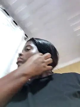 Snapshot of YourLiaa_ chatting on May 5, 2026, 10:57 pm YourLiaa online show from May 5, 2026, 10:57 pm