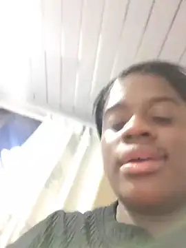 Snapshot of YourLiaa_ chatting on May 6, 2026, 10:58 pm YourLiaa online show from May 6, 2026, 10:58 pm