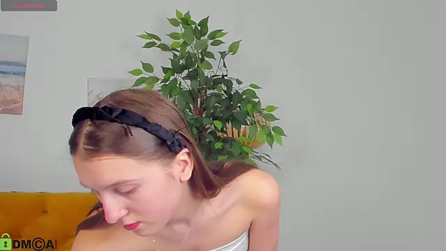 Xenia paradise online show from April 14, 2026, 12:48 am