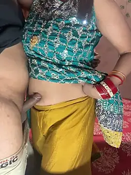 Snapshot of your_bhabhi_love chatting on April 23, 2026, 4:52 pm your bhabhi love online show from April 23, 2026, 4:52 pm