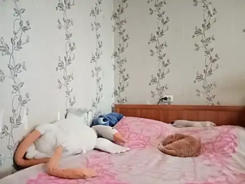 symmetryinvoid online show from April 3, 2026, 5:47 am