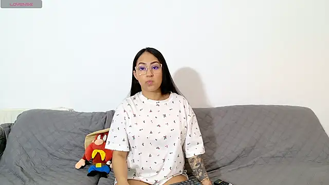 Snapshot of vanessaadol chatting on May 4, 2026, 9:56 am vanessaadol online show from May 4, 2026, 9:56 am