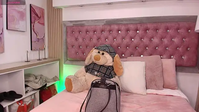 Snapshot of Shy_Cherry_ chatting on April 10, 2026, 1:07 pm Shy Cherry online show from April 10, 2026, 1:07 pm