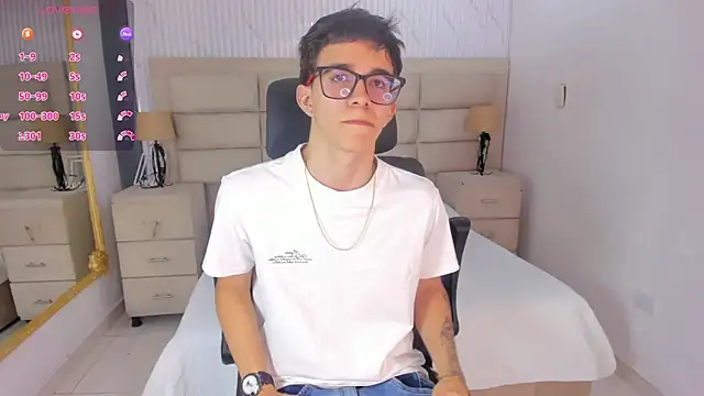 Snapshot of TylerCross_ chatting on April 15, 2026, 8:09 pm TylerCross online show from April 15, 2026, 8:09 pm