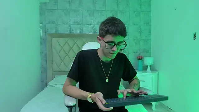 Snapshot of TylerCross_ chatting on March 13, 2026, 8:58 pm TylerCross online show from March 13, 2026, 8:58 pm