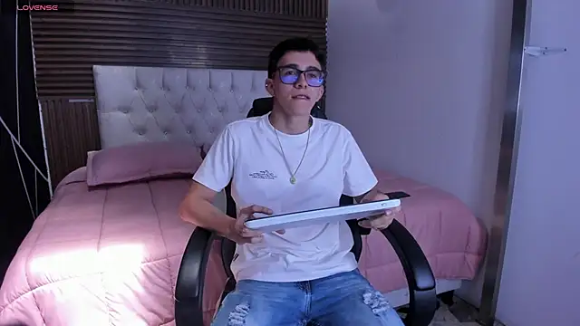 Snapshot of TylerCross_ chatting on March 15, 2026, 5:42 pm TylerCross online show from March 15, 2026, 5:42 pm