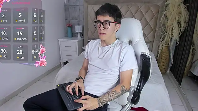 Snapshot of TylerCross_ chatting on April 6, 2026, 8:10 pm TylerCross online show from April 6, 2026, 8:10 pm