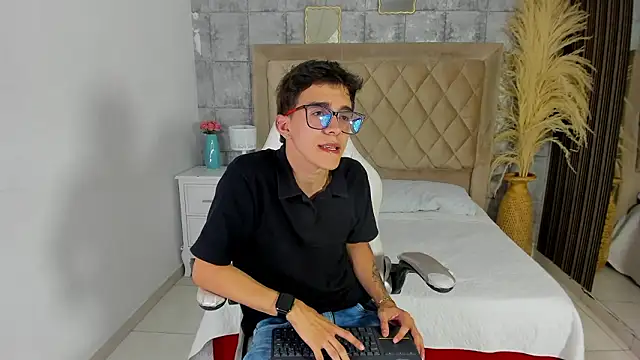 Snapshot of TylerCross_ chatting on March 23, 2026, 8:19 pm TylerCross online show from March 23, 2026, 8:19 pm