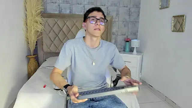 Snapshot of TylerCross_ chatting on March 14, 2026, 8:37 pm TylerCross online show from March 14, 2026, 8:37 pm