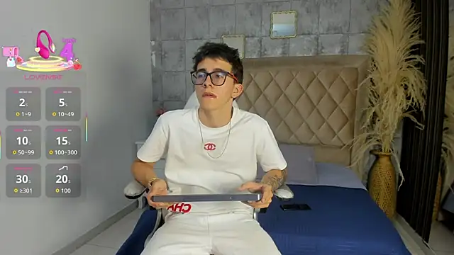 Snapshot of TylerCross_ chatting on March 30, 2026, 8:32 pm TylerCross online show from March 30, 2026, 8:32 pm