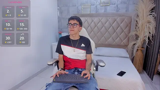 Snapshot of TylerCross_ chatting on March 26, 2026, 8:51 pm TylerCross online show from March 26, 2026, 8:51 pm