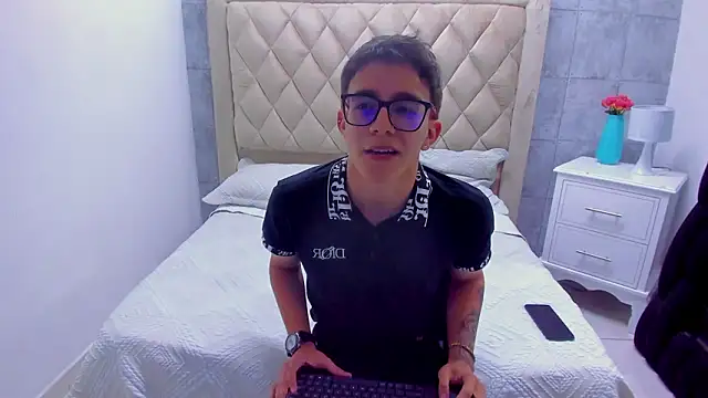 Snapshot of TylerCross_ chatting on March 12, 2026, 8:24 pm TylerCross online show from March 12, 2026, 8:24 pm