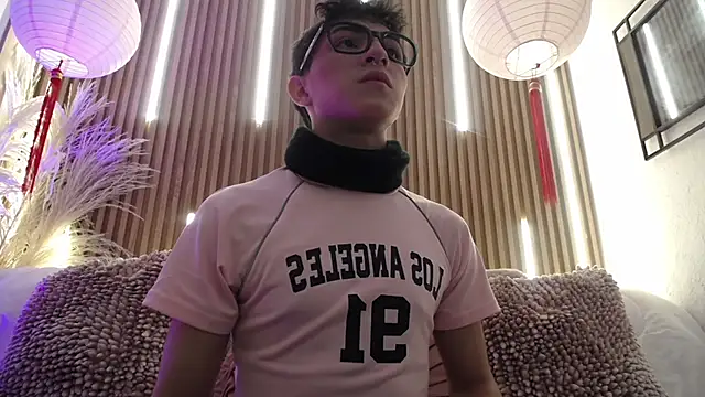 Cristopher Wild online show from April 3, 2026, 8:26 pm