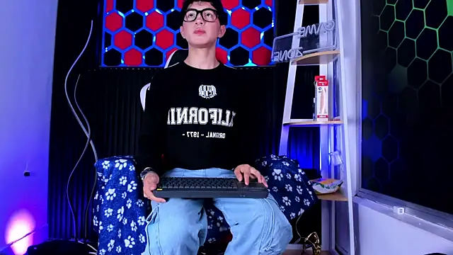 Cristopher Wild online show from April 15, 2026, 4:44 pm