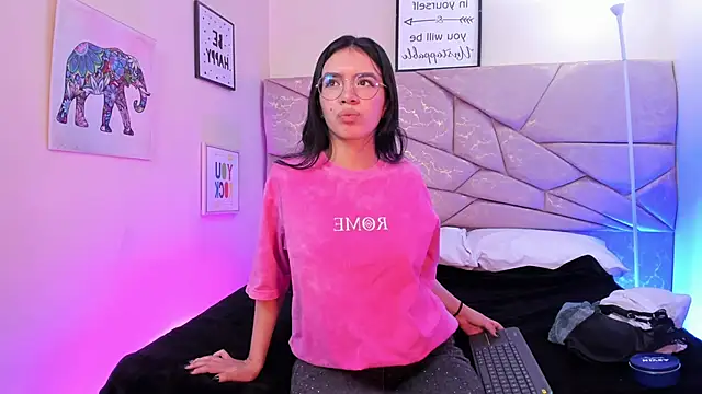 Snapshot of Amara_Velle chatting on April 6, 2026, 1:12 pm Amara Velle online show from April 6, 2026, 1:12 pm