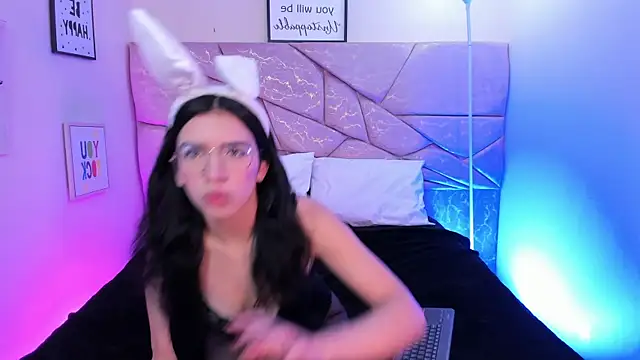 Snapshot of Amara_Velle chatting on April 2, 2026, 1:18 pm Amara Velle online show from April 2, 2026, 1:18 pm