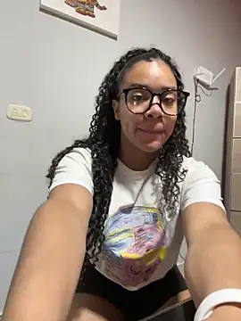 Dafnelys online show from April 8, 2026, 11:28 pm