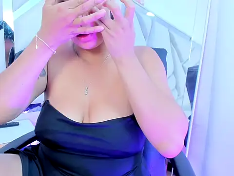 Snapshot of Sophia_RousX chatting on June 11, 2026, 10:18 pm Sophia RousX online show from June 11, 2026, 10:18 pm