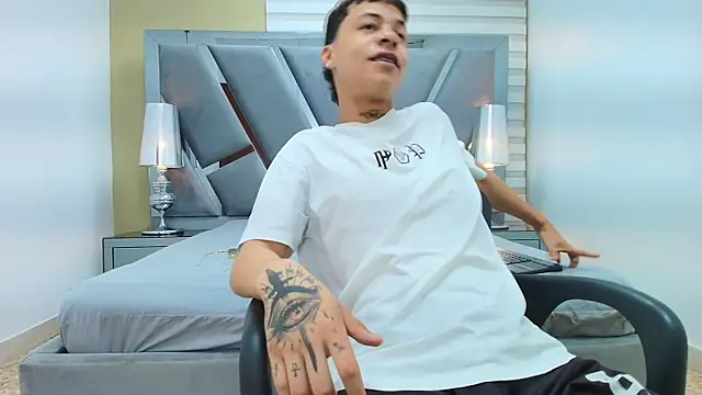 HENRY GREEN2 online show from April 7, 2026, 7:26 pm